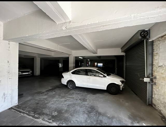 3,845M² WAREHOUSE FOR SALE IN PAROW EAST